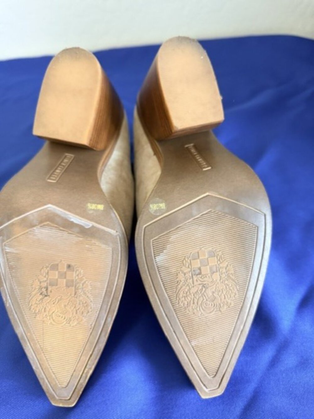 Vince Camuto Gigietta Suede Split-V Ankle Booties in Tan/Beige, Size 8 - Picture 11 of 12